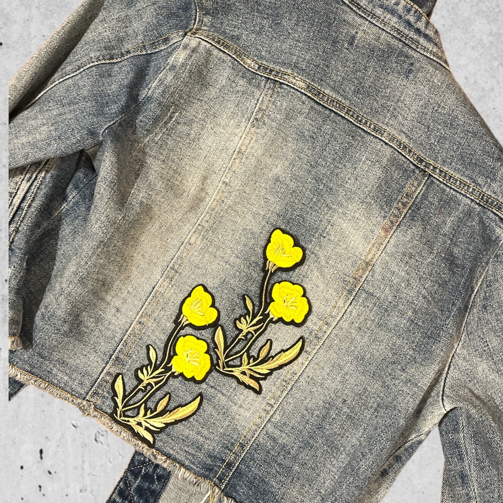 Cropped denim jacket embroidered